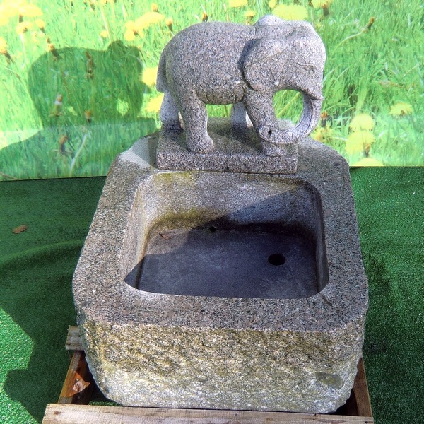 Zierbrunnen mit Elefant Wasserspiel