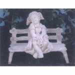 Gartenfigur Mädchen auf Bank sitzend