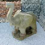 Elefant - Statue mit Rüssel oben Sandstein
