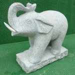 Elefant - Statue  mit Marmorstosszähnen