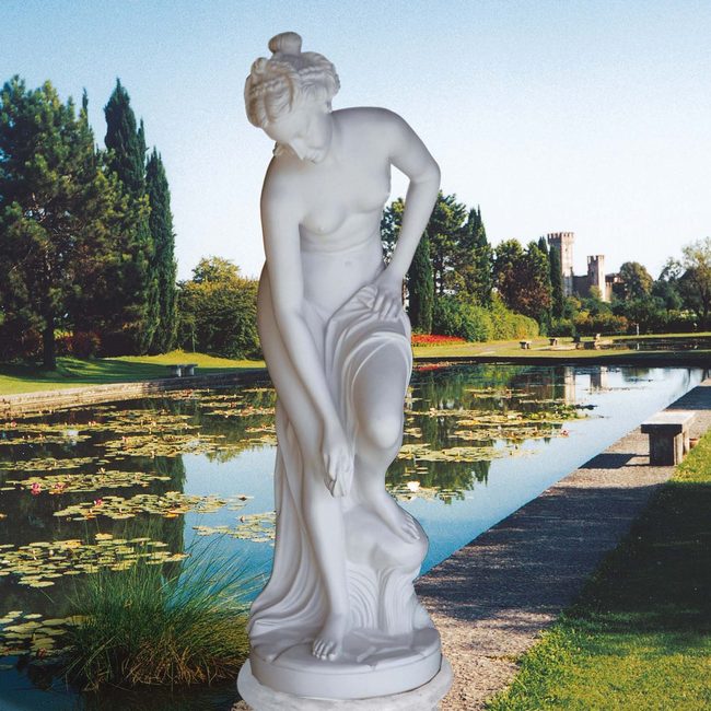 Statue die Badende Steinguss