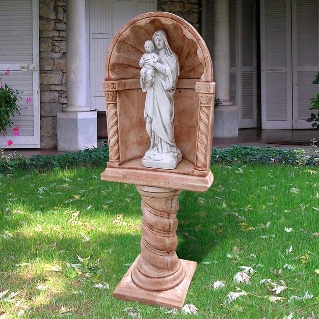 Grotte mit Sockel für Heiligenfigur