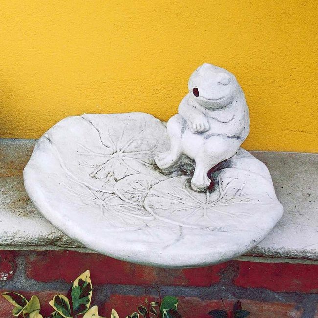 Frosch auf Schale Steinguss Frosch auf Schale Steinguss