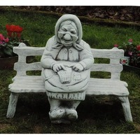 Die alte Frau auf der Bank Gartenpark