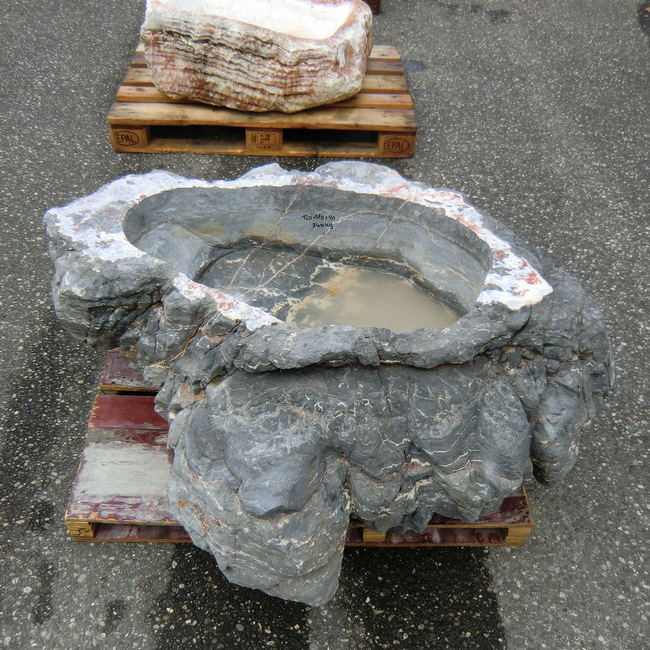 Findlin Naturstein Brunnen