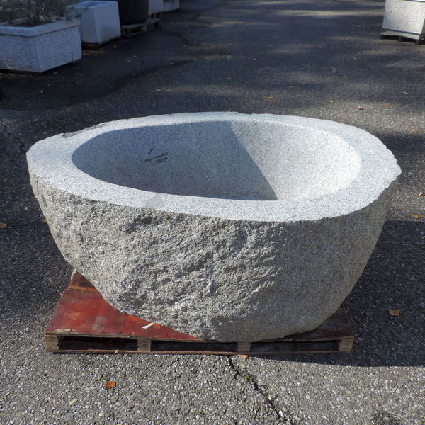 Steintrog zum baden Brunnentrog