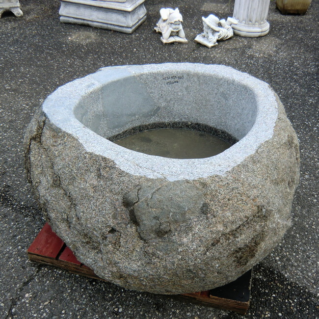 Findlinsbrunnentrog Granit  kaufen