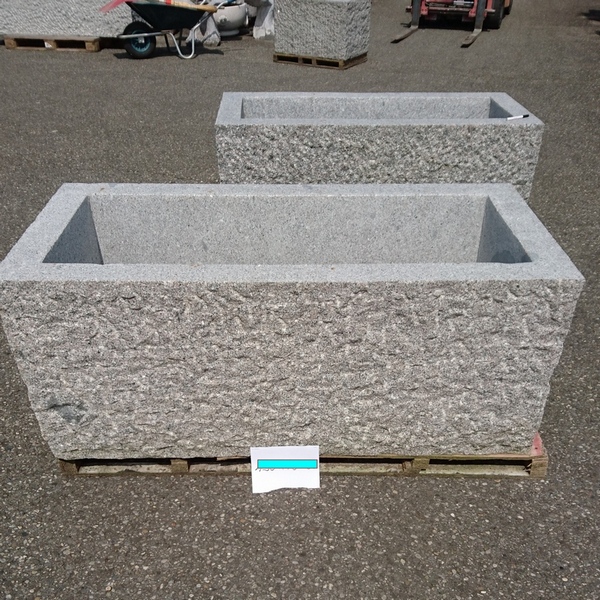 Brunnentrog grobgestockt Doris L100 cm