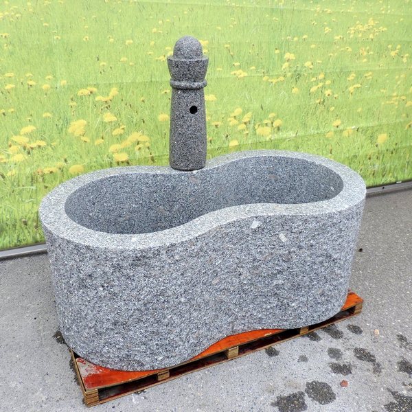 Hofbrunnen mit Stock