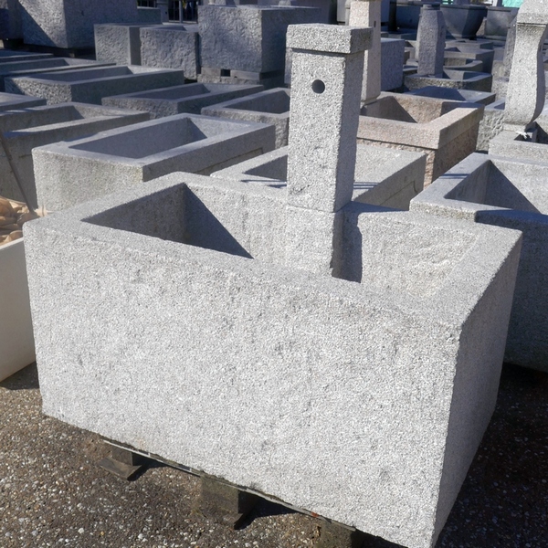 Gartenbrunnen gestockt Steinbrunnen