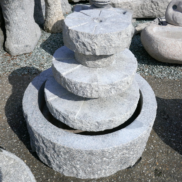 Wasserspiel Naturstein Gartenteich