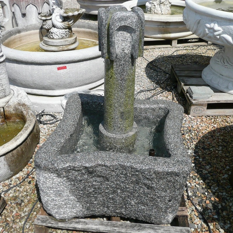 Wasserspiel mit Steinbecken Granit Wasserspiel mit Steinbecken Granit