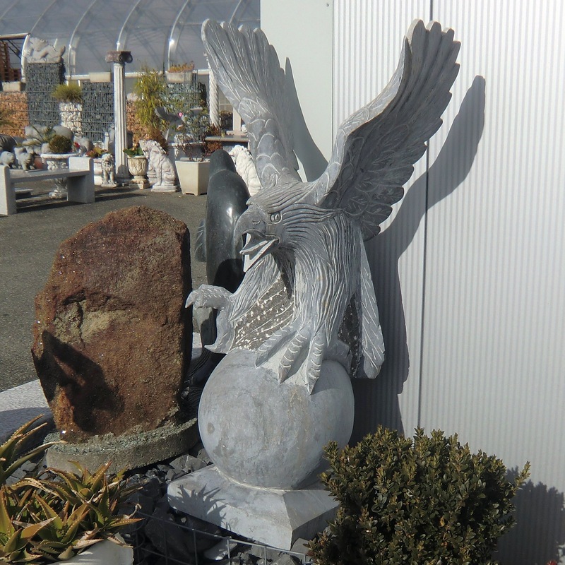 Adler mit Kugel Adler Skulptur kaufen