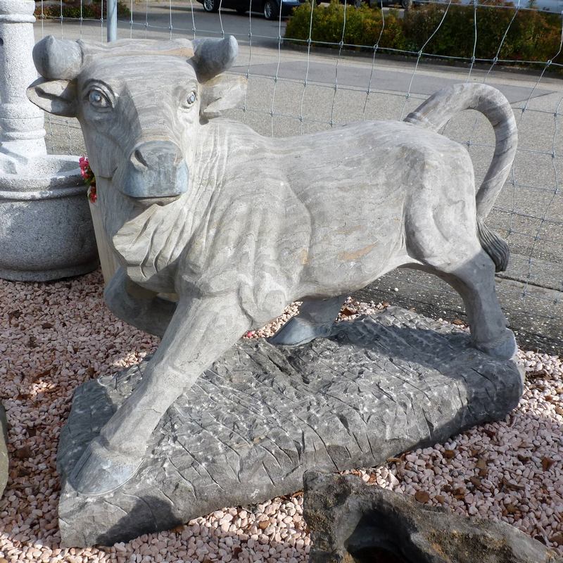 Stier Basalt steinfiguren garten