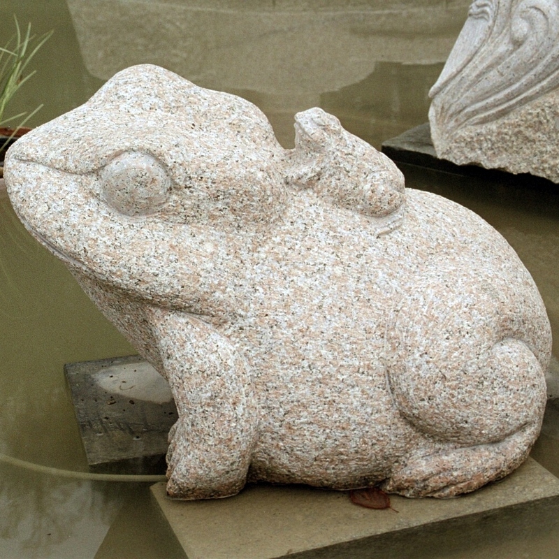 Frosch mit Baby Tschumpi Japangarden