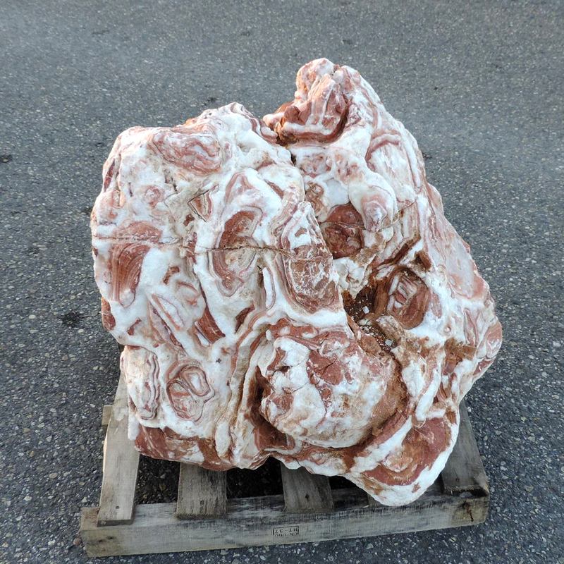 Roter Granitstein Findling Zora