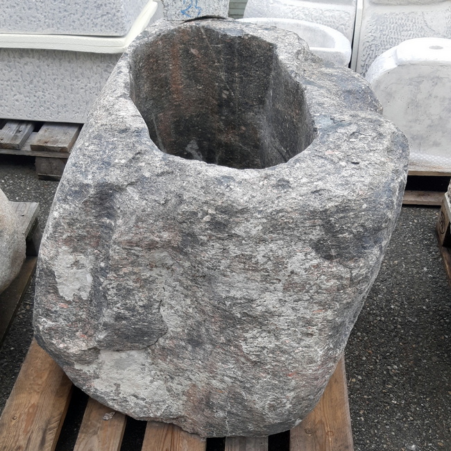 Findlingsbrunnen Breithorn Granit