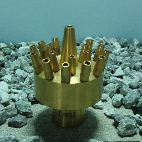 Vulkan-düse gross Wasserspiel-Teich