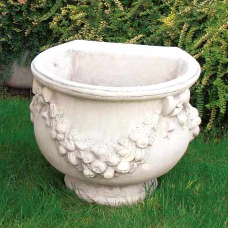 Wand-Blumentopf mit Blumengirlande