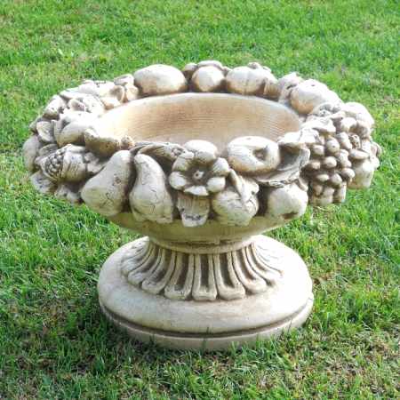 Blumenschale mit Früchtedekor