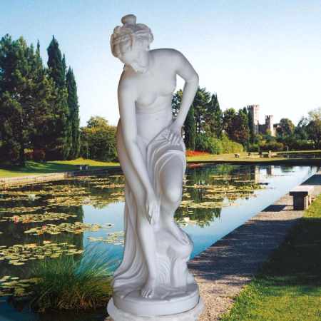 Statue die Badende Steinguss