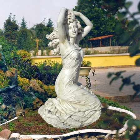 Knieende Venere Steinguss