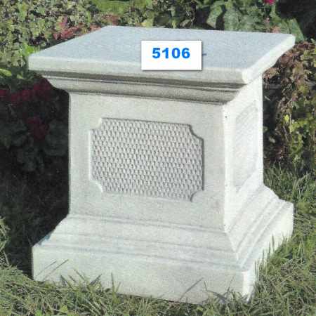 Quadratischer Sockel  Beton Zwilling