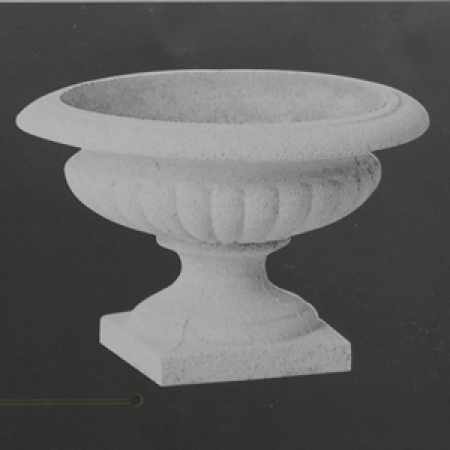 Vasen als Säulenaufsatz Winterhart