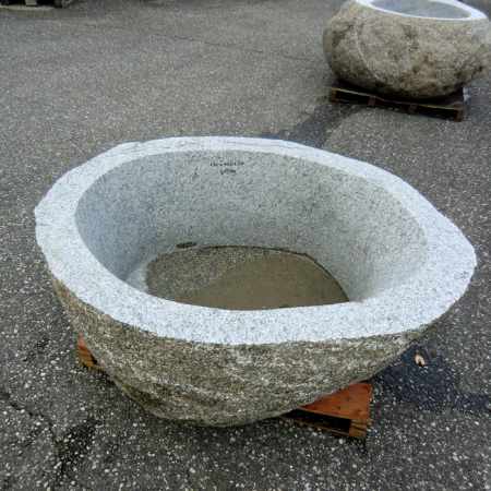 Findlinsbrunnentrog  Granit kaufen