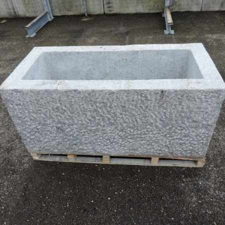 Brunnentrog grobgestockt Doris  L70 cm