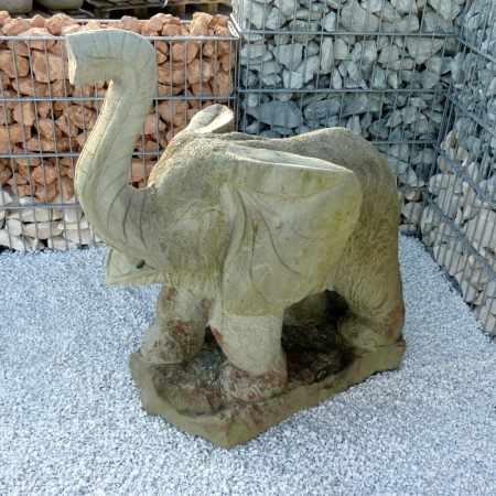 Elefant - Statue mit Rüssel oben Sandstein