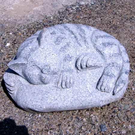 Basalt-Katze schlafend Schnurli kaufen