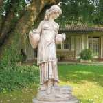 Statue Edelfräulein mit Krügen