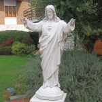 Statue Christus mit offenen Armen