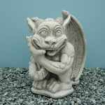 Lachender Gargoyle Gartenfigur kaufen